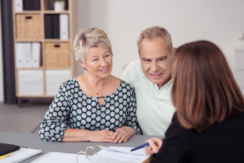 insurance agent helps seniors enroll in Medicare